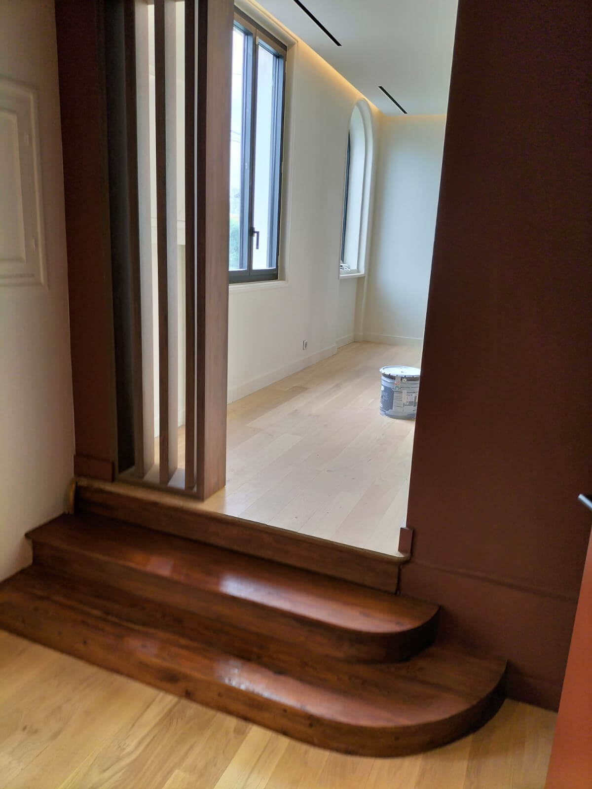 Marches entre deux pièces