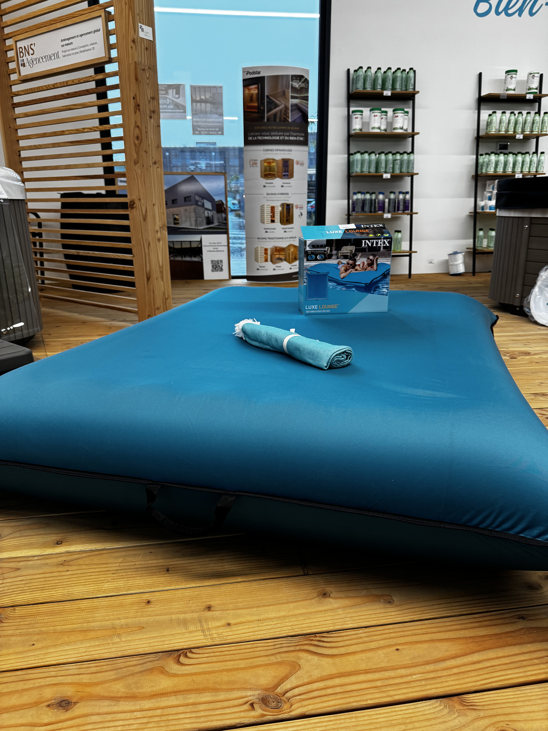 Showroom BNS'eau - matelas extérieur