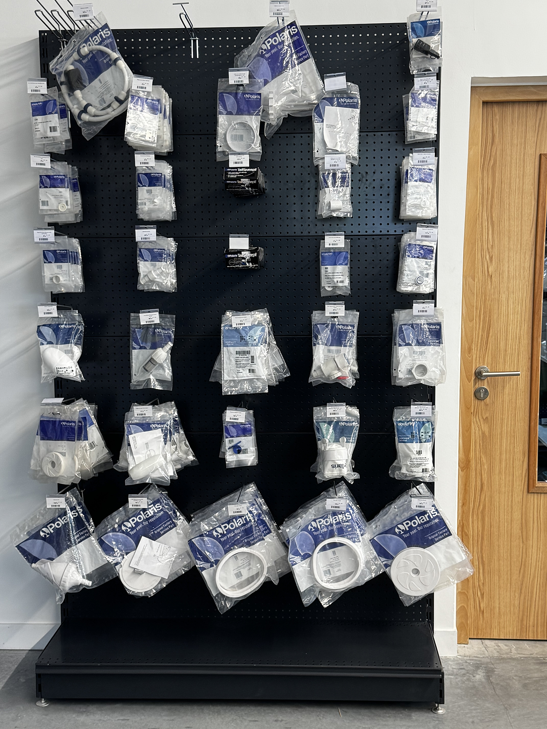 Showroom BNS'eau - petit matériel piscine