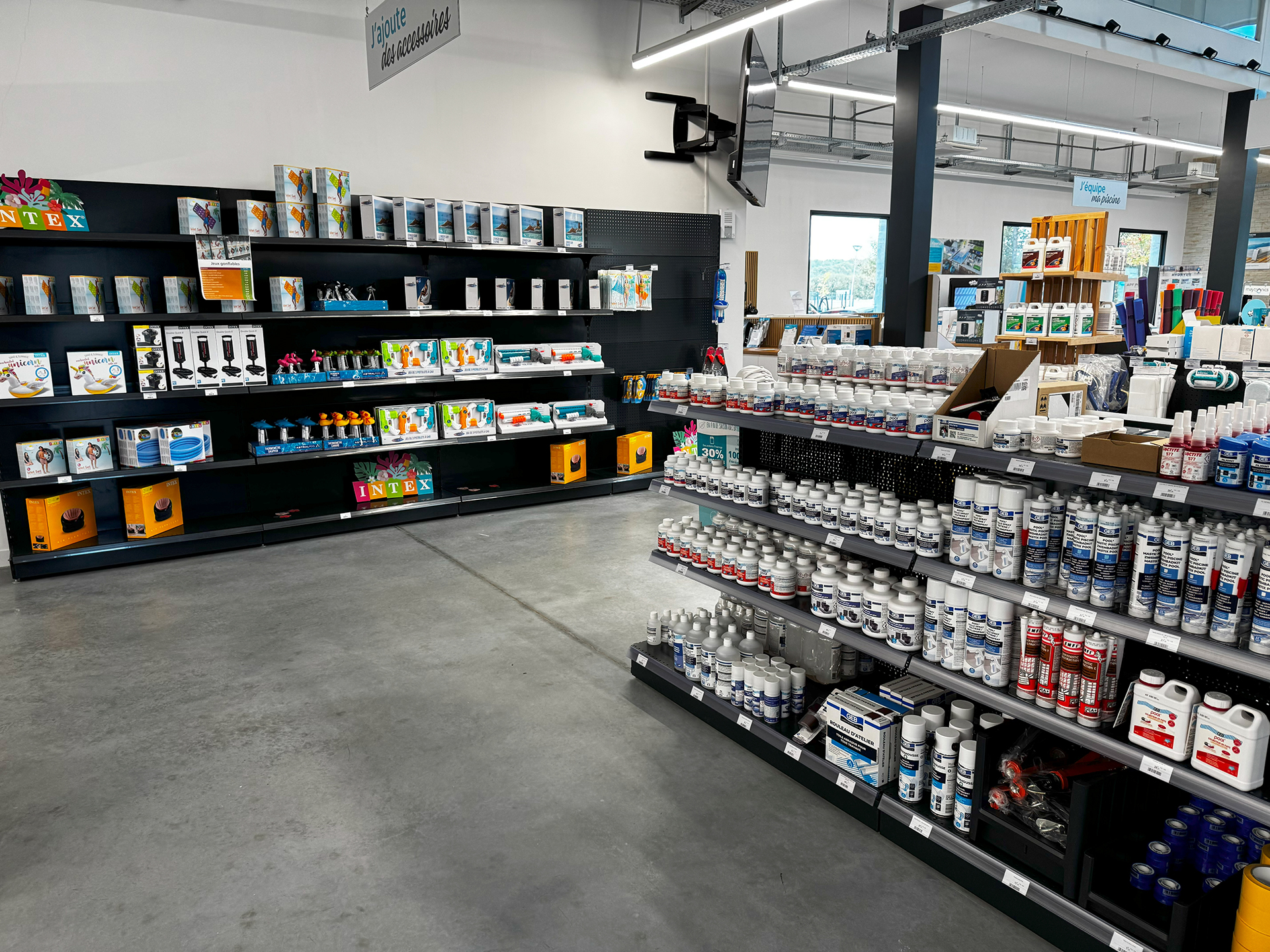 Showroom BNS'eau - espace nettoyants piscine