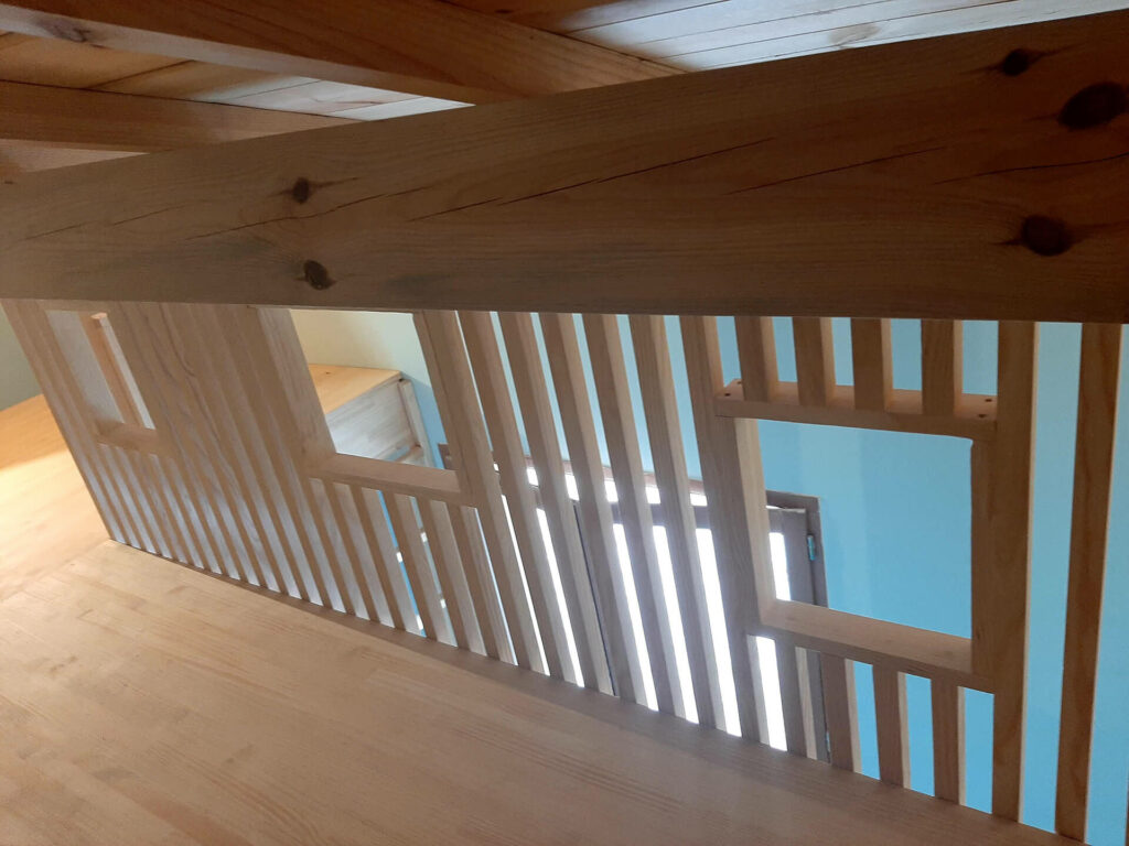 Lit-cabane / Mezzanine - fenêtres bois