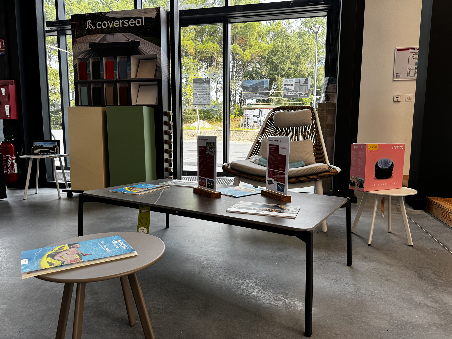 Showroom BNS'eau - table basse extérieur